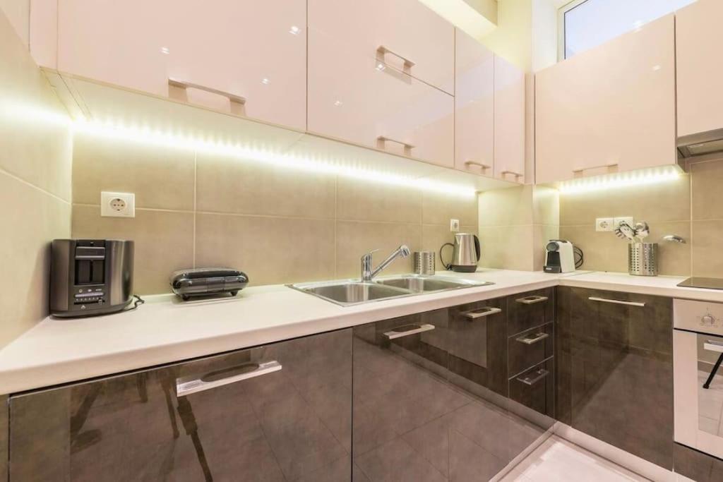 Syntagma H&B Apartment Афины Экстерьер фото